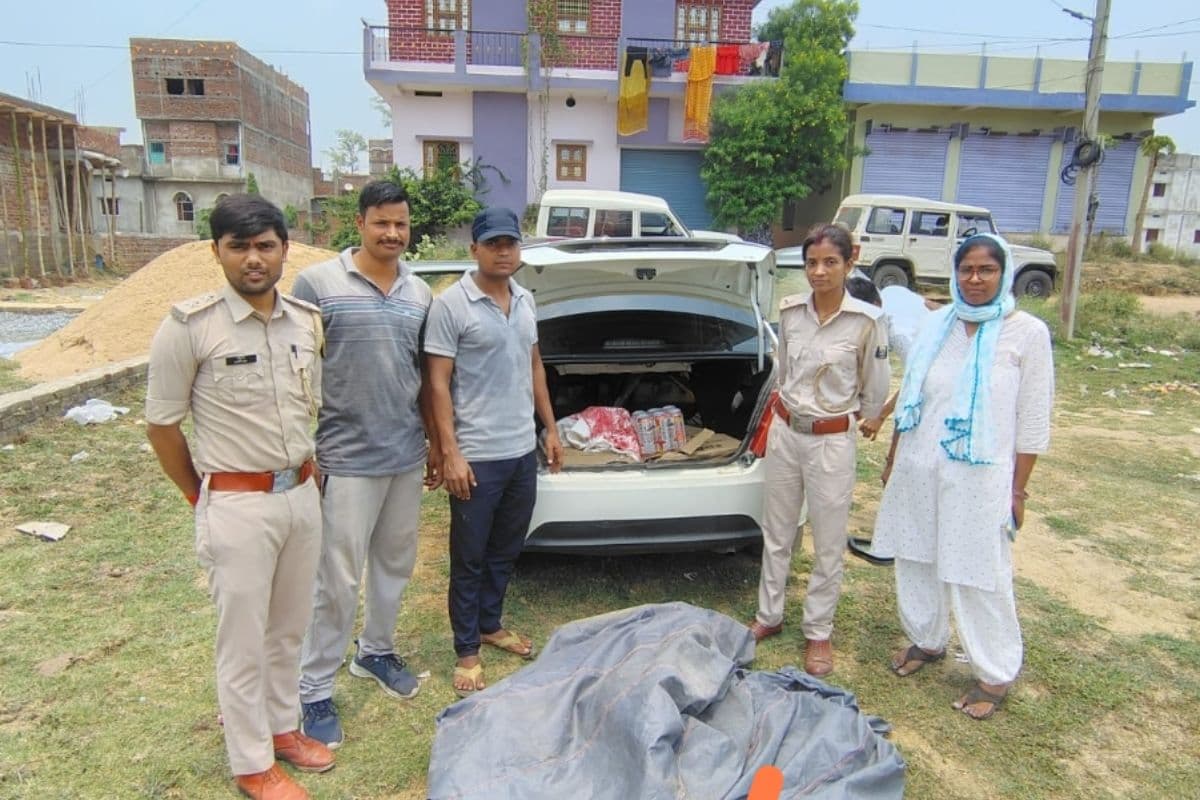 Nawada News : कार की डिक्की से 48 लीटर बीयर बरामद, चालक फरार