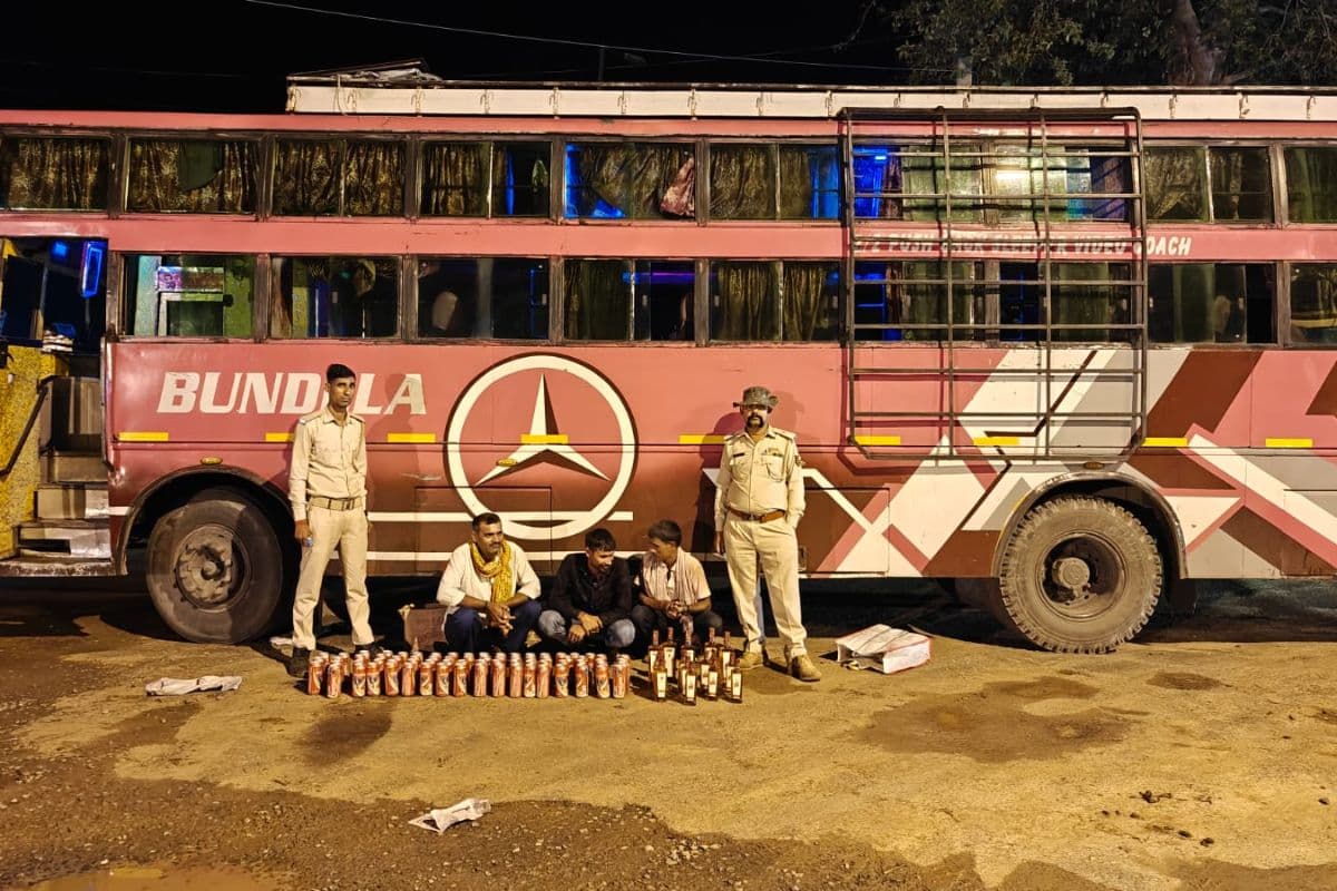 Nawada News: अवैध शराब के साथ बुंदेला बस पकड़ी गई, चालक, कंडक्टर और खलासी पर गिरी गाज