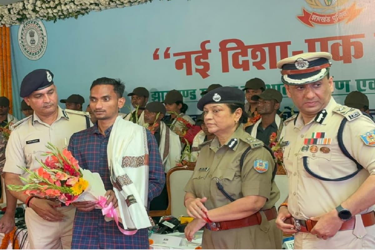 एसपी का दावा: गुमला हुआ नक्सलमुक्त, 5 लाख के इनामी नक्सली ने किया सरेंडर