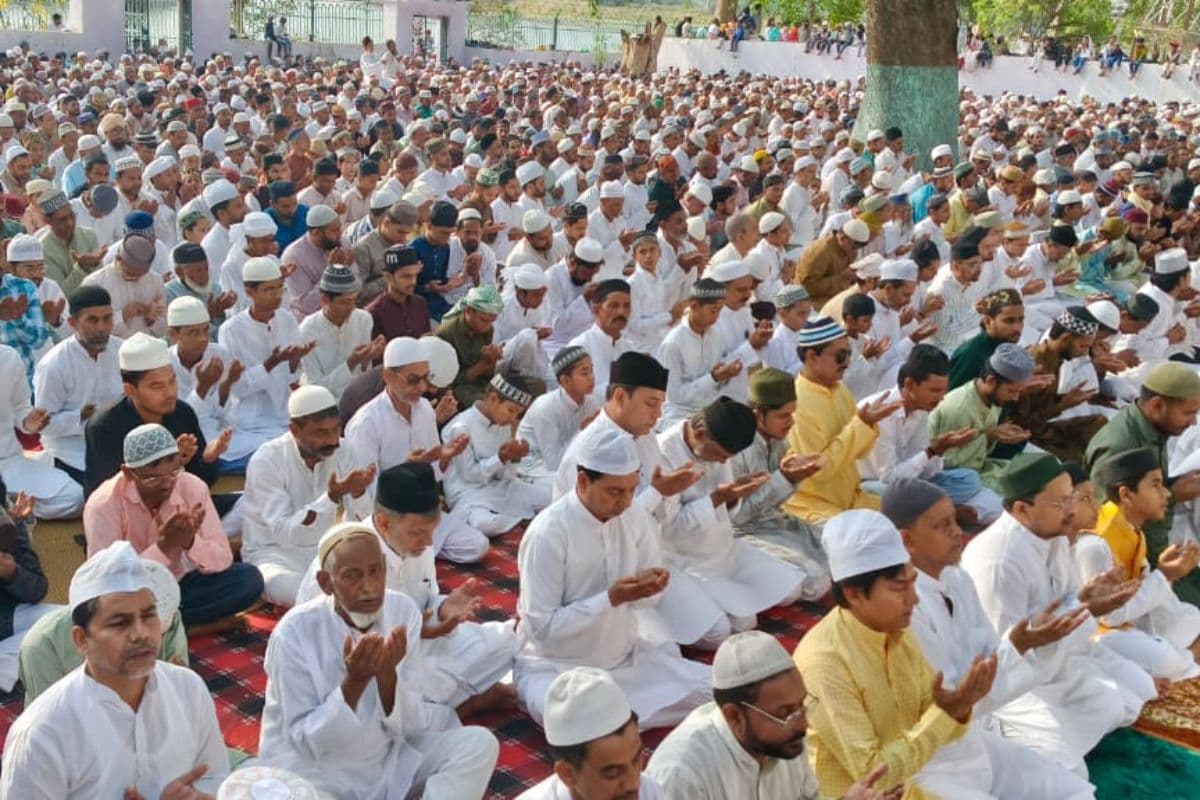 बकरीद पर अदा की नमाज, अमन, शांति और भाईचारे की मांगी दुआ