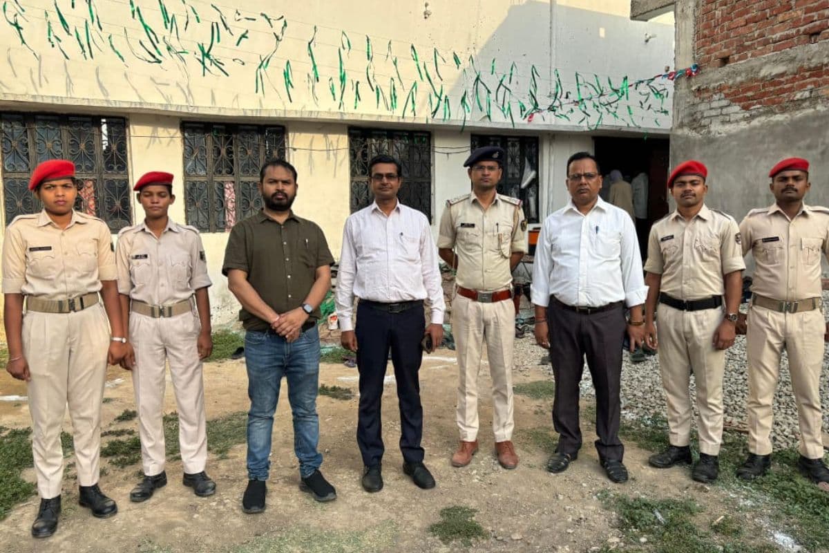 ईदगाहों और मस्जिदों में अदा की गई नमाज, कुर्बानी की रस्म भी हुई पूरी