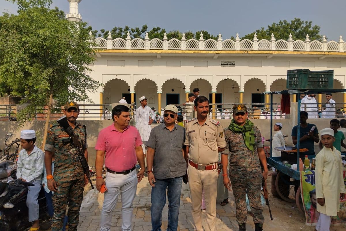 अमन-चैन की दुआओं के साथ शांतिपूर्ण माहौल में अदा हुई बकरीद की नमाज