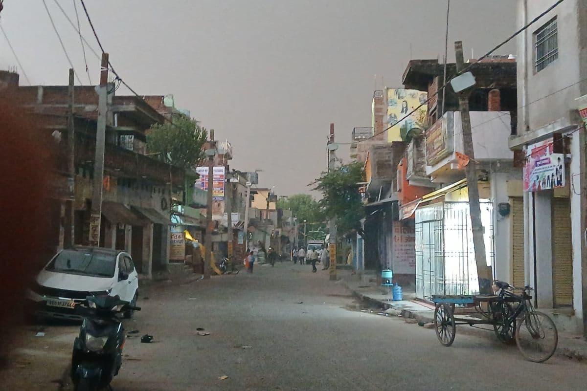 मौसम का यू-टर्न: आंधी और मूसलाधार बारिश से मिली भीषण गर्मी से राहत, उड़े छप्पर, सड़कें हुईं जलमग्न