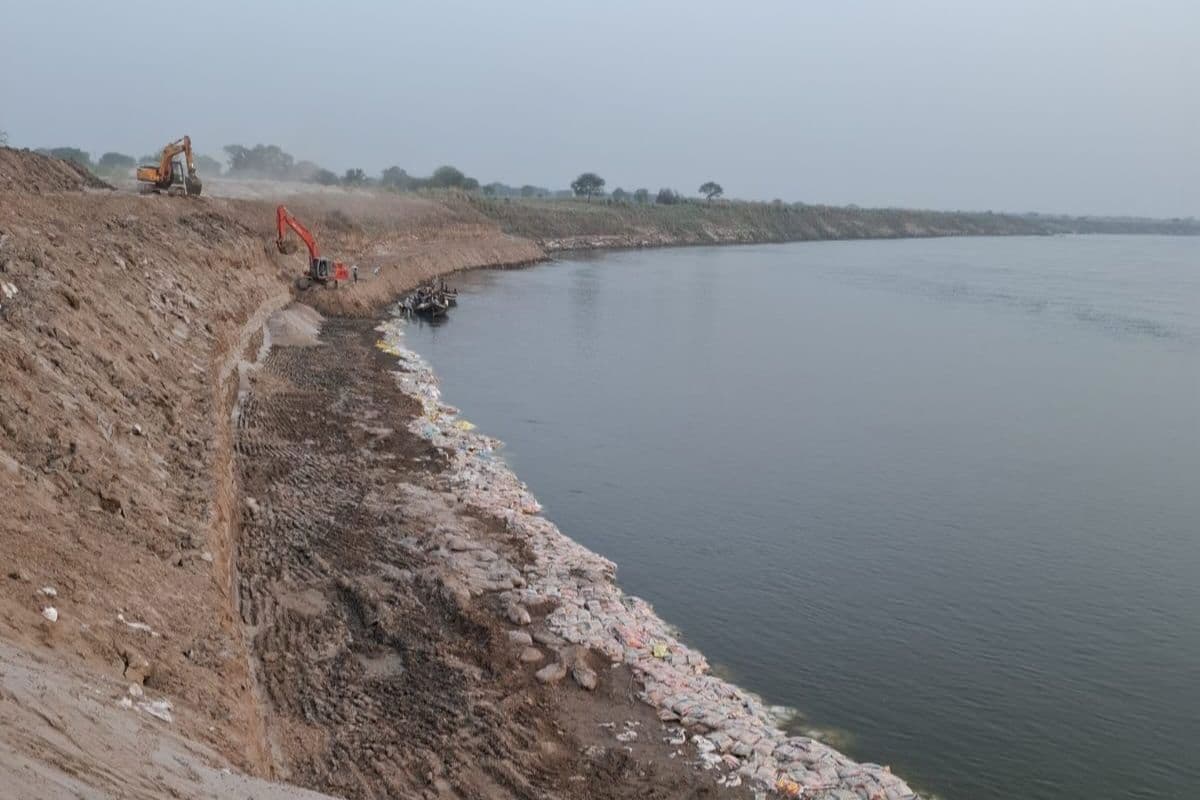 गंगा नदी के तट पर कटारोधी कार्य शुरू 3.24 करोड़ की लागत से सुरक्षा कवच तैयार