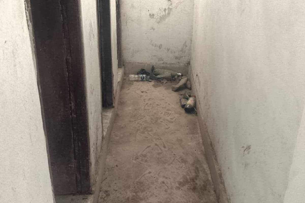 प्रशासन का स्वच्छता का पाठ अपने ही दफ्तरों में फेल: प्रखंड कार्यालय परिसर में फैली गंदगी