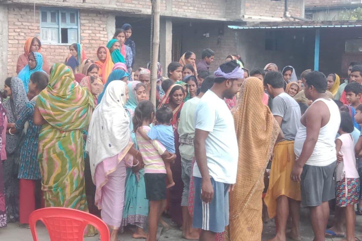 मक्के के खेत में खाद डालने गए किसान की करंट की चपेट में आने से हुई मौत