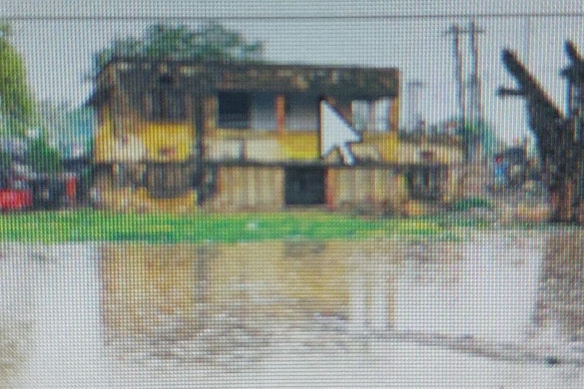 पथ परिवहन निगम कार्यालय के सामने गंदगी और अतिक्रमण से बिगड़ी स्थिति, दुर्गंध से लोग परेशान