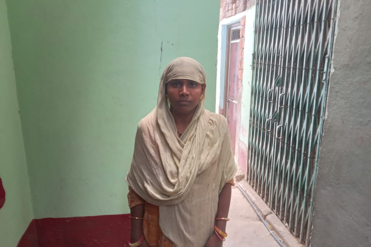 सात महीने से वेतन नहीं, भुखमरी की कगार पर पहुंची विद्यालय की सफाईकर्मी महिला