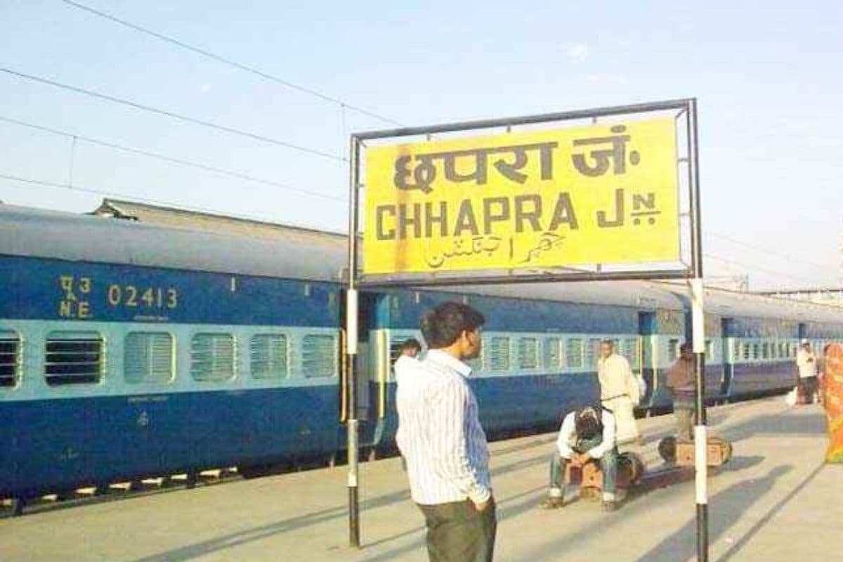 Chhapra News: छपरा में शुक्रवार को सीपीएस परिसर में अंतरराष्ट्रीय रेड क्रॉस सोसाइटी के संस्थापक हेनरी ड्यूनेंट की 148वीं जयंती पर सुबह 10 बजे कार्यक्रम आयोजित होगा. वहीं अस्पतालों में ओपीडी सेवाएं जारी रहेंगी, जहां सुबह 8 बजे से रजिस्ट्रेशन शुरू होगा. सर्जरी, आर्थोपेडिक्स, चाइल्ड और ईएनटी विभाग में डॉक्टर उपलब्ध रहेंगे. शहर में बिजली संबंधी समस्या होने पर 9264456408 नंबर पर संपर्क किया जा सकता है. इसके अलावा हरिहर नाथ मंदिर, अम्बिका भवानी मंदिर और बाबा धर्मनाथ मंदिर में दर्शन का समय सुबह से रात तक निर्धारित है.