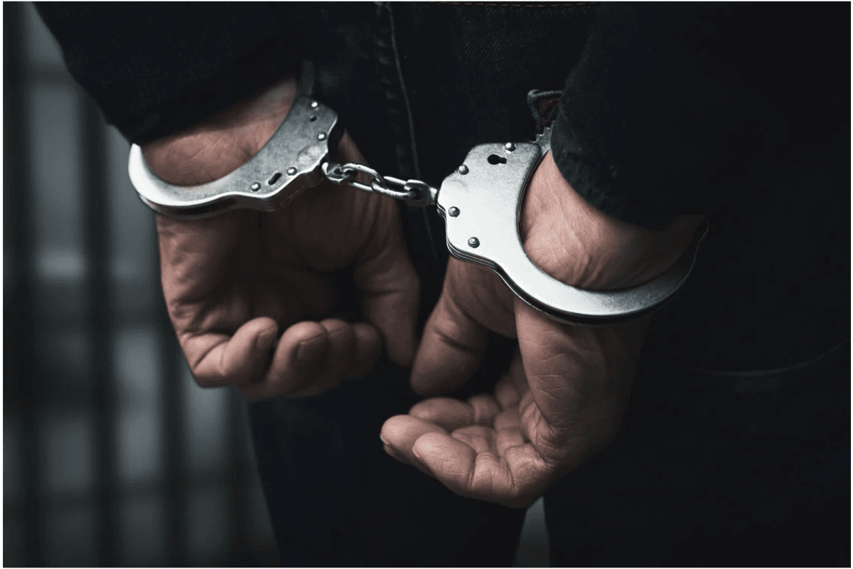 सीवान में शौच के बहाने दिया चकमा, गलियों में दौड़ी पुलिस