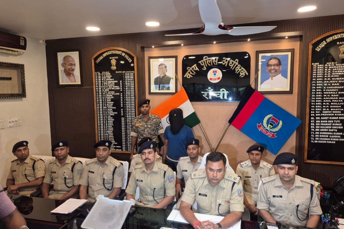 10 लाख का इनामी PLFI झारखंड का स्टेट चीफ अमृत होरो गिरफ्तार, 50 से अधिक कांडों का था आरोपी