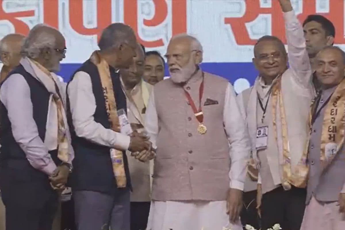 PM मोदी को मिला सरदार गौरव रत्न सम्मान, फिर की सोना न खरीदने की अपील