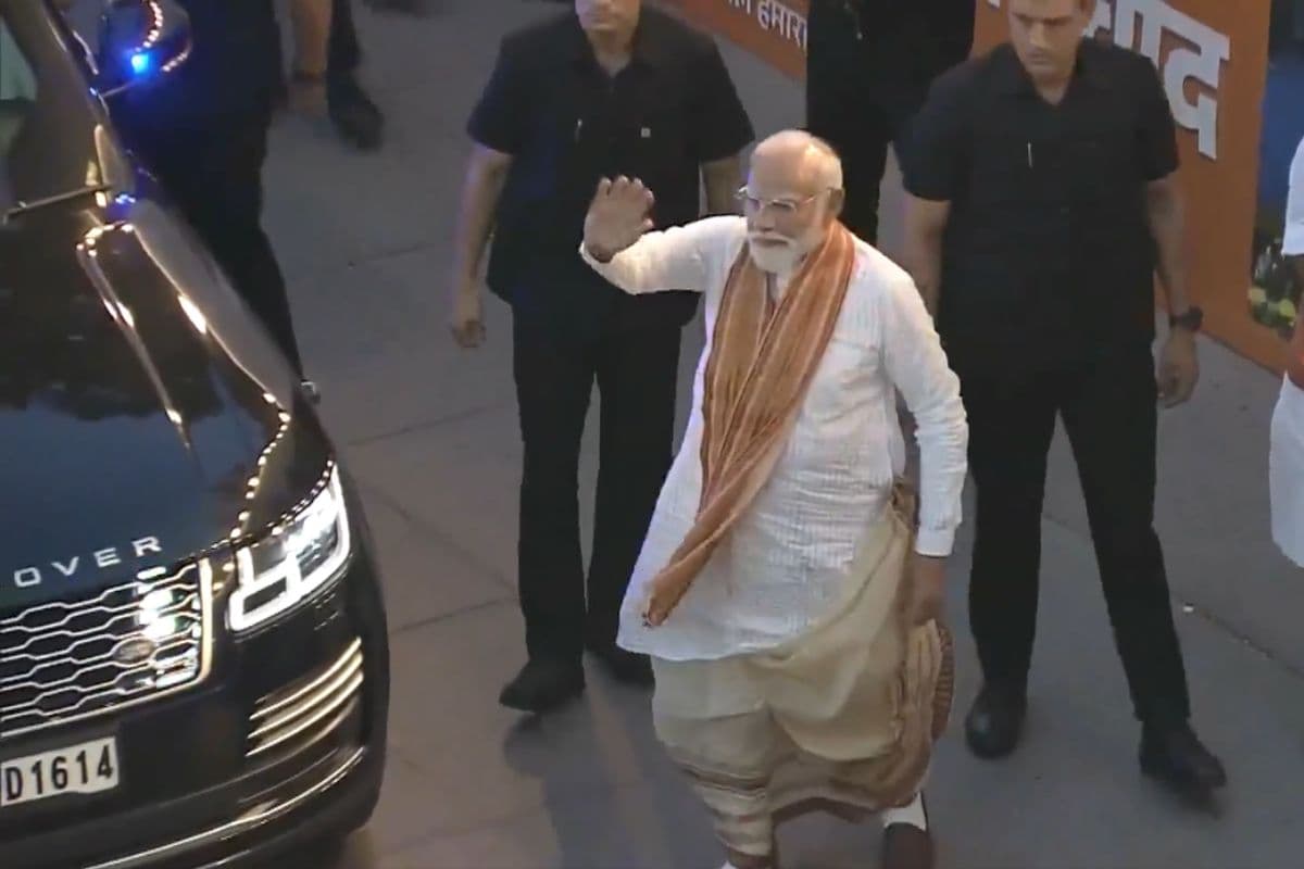 बंगाल में डबल सेंचुरी, असम में बहुमत: BJP हेडक्वार्टर पहुंचे पीएम मोदी, थोड़ी देर में कार्यकर्ताओं को करेंगे संबोधित