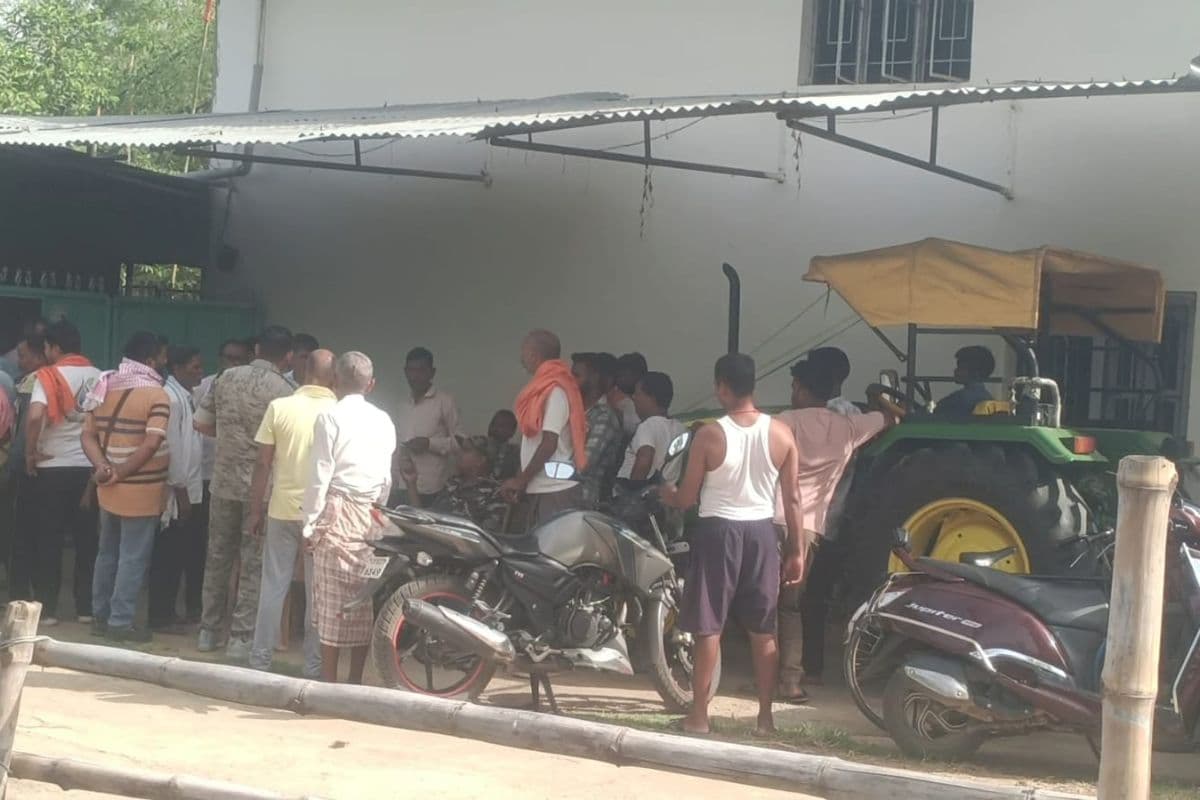 पलामू में बेटी के प्रेम प्रसंग से नाराज पिता ने सोते समय उतारा मौत के घाट, वारदात के बाद आरोपी फरार