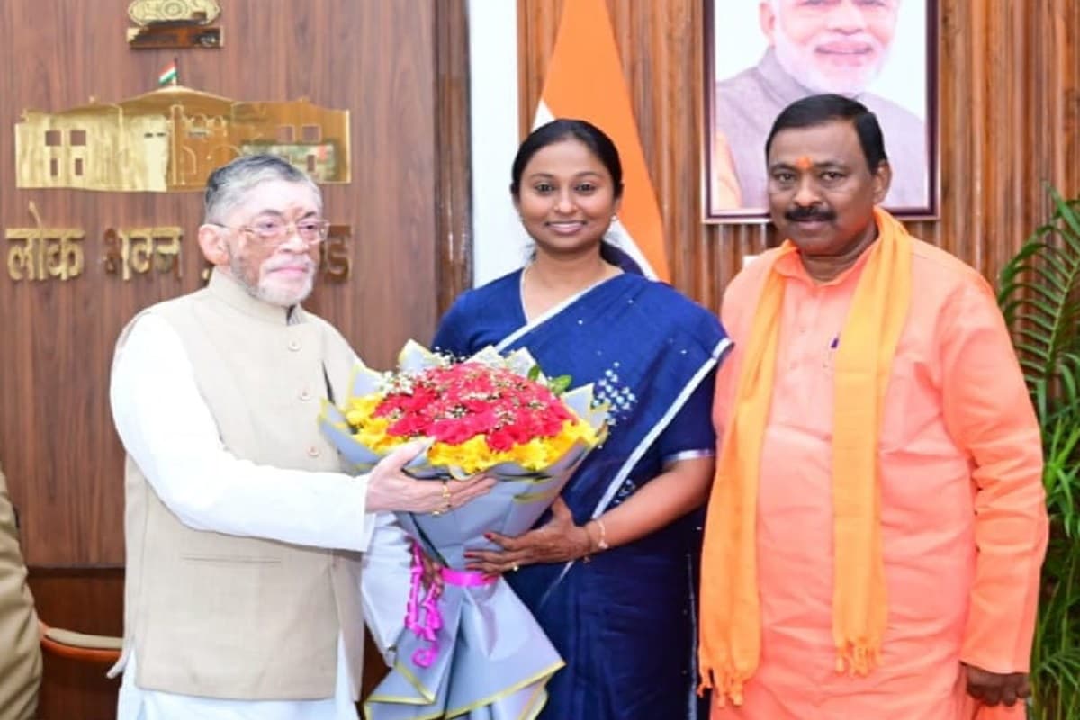 राज्यपाल संतोष गंगवार ने डॉ सिमी मेहता की पुस्तक का किया विमोचन