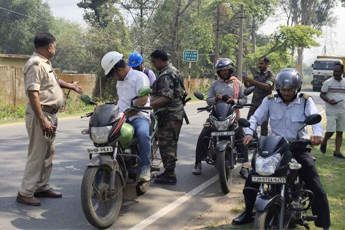 रामगढ़ : पतरातू पुलिस ने चलाया विशेष एंटी क्राइम अभियान, वाहनों की हुई सघन जांच