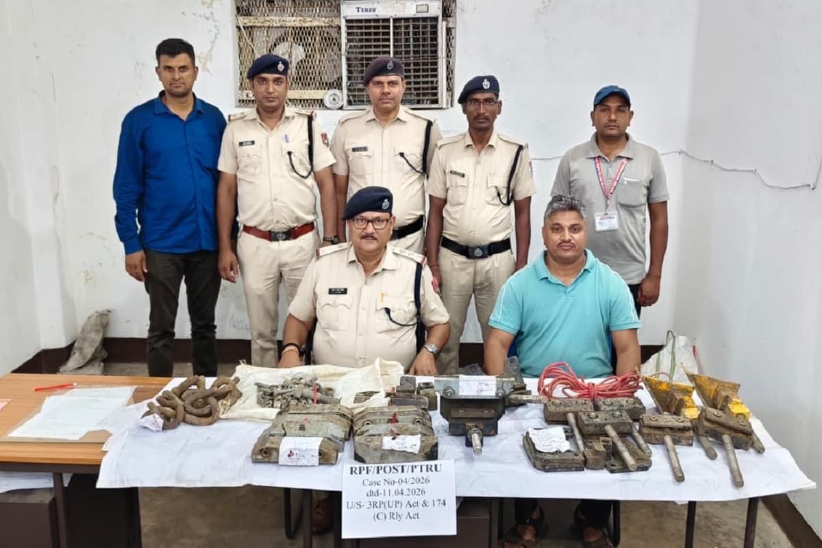 चोरों ने रेलवे के लाखों के माल पर हाथ किया साफ, आरपीएफ ने सामान किया बरामद