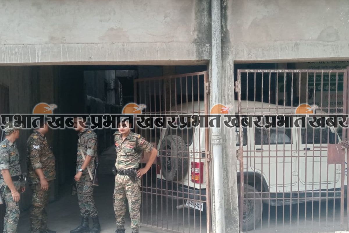 Raid In Bihar: बिहार के पूर्व सांसद के घर से छापेमारी में मिली 50 लाख की नकली दवाइयां, महिला सहित 2 गिरफ्तार, जानिए अब तक क्या-क्या हुआ?
