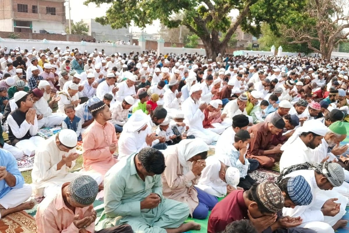 नवलपुर दरगाह में उमड़ा हजारों नमाजियों का सैलाब, सीवान में शांतिपूर्ण माहौल में मनाया गया बकरीद