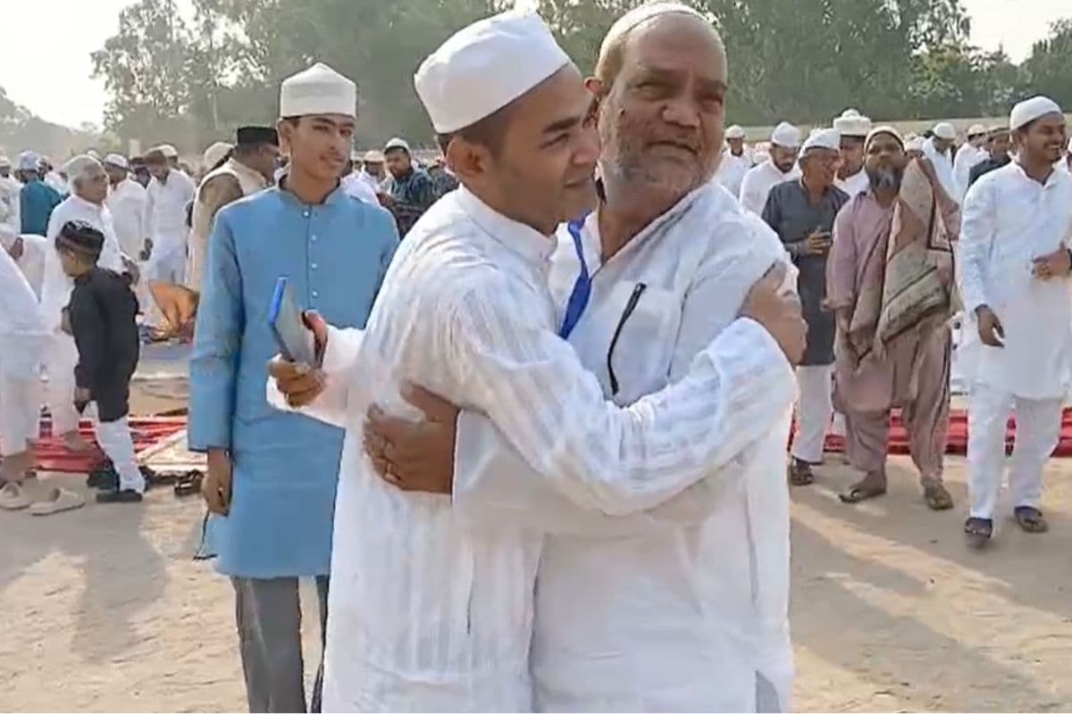 गया के गांधी मैदान में अदा की गई बकरीद की नमाज, नामाजियों ने गले मिलकर दी मुबारकबाद, अमन-चेन की मांगी दुआ