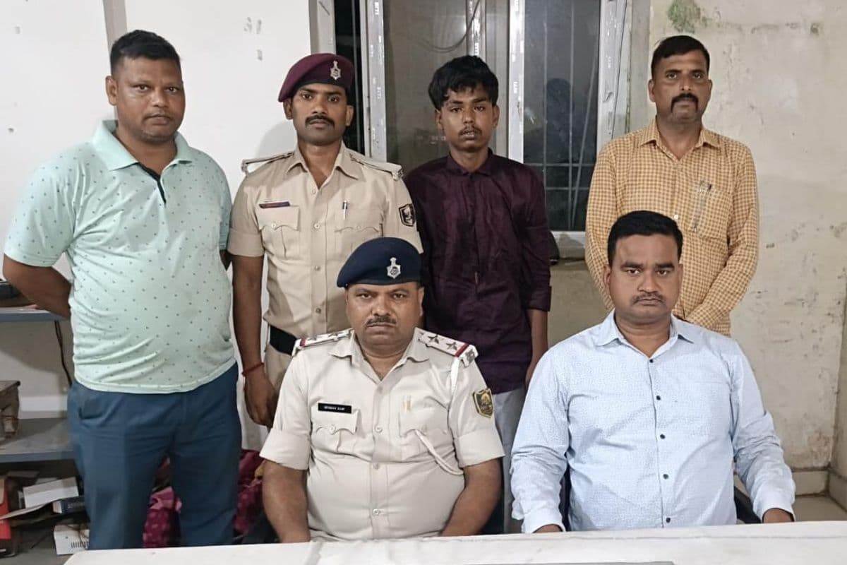 सीवान में 19 साल का लड़का ट्रेनों में यात्रियों को बनाता था निशाना, आरपीएफ-जीआरपी ने दौड़ाकर पकड़ा