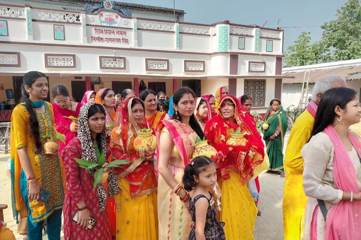 सारण के गड़खा में निकली भव्य कलश यात्रा, जय श्रीराम के जयघोष से भक्तिमय हुआ पूरा इलाका