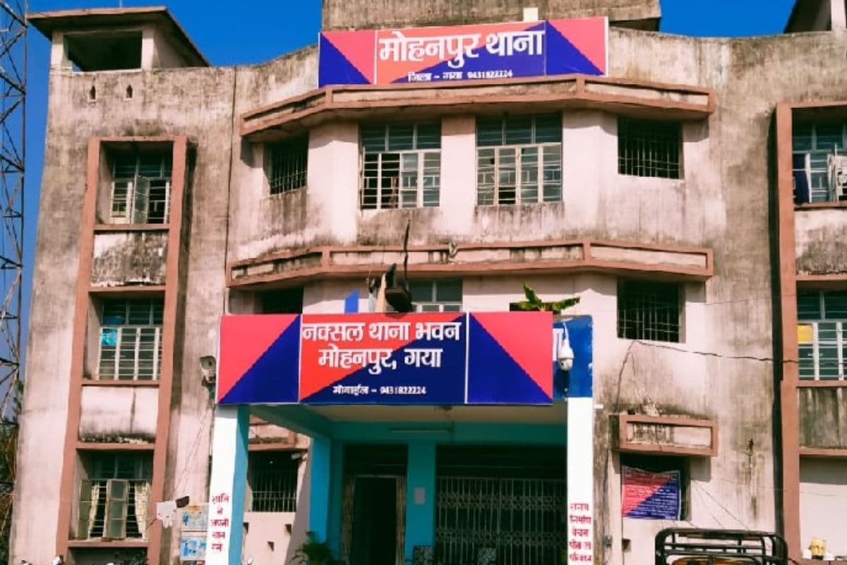 गया में पुलिस वाहन को देख अचानक भागने लगा युवक, गिरकर हुआ घायल, हालत गंभीर