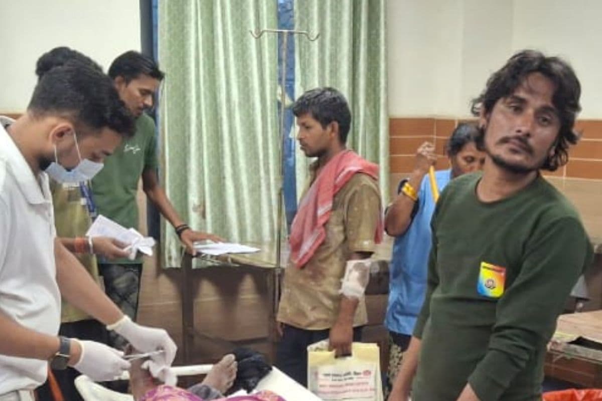 छपरा जंक्शन जा रही टेंपो अचानक पलटी, तीन यात्री घायल, चालक पर शराब पीने का आरोप