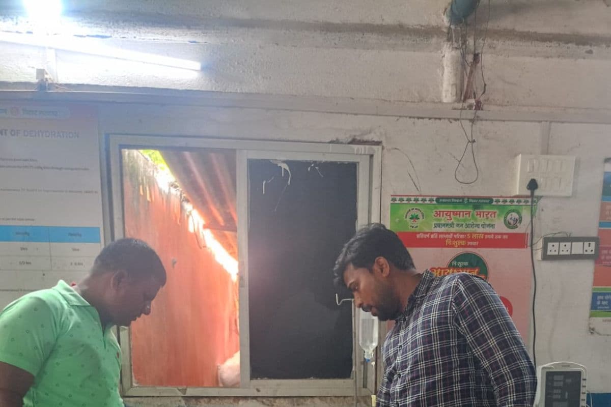 डुमरिया में भीषण सड़क हादसा, टेम्पू और टोटो की सीधी टक्कर में महिला समेत तीन गंभीर घायल