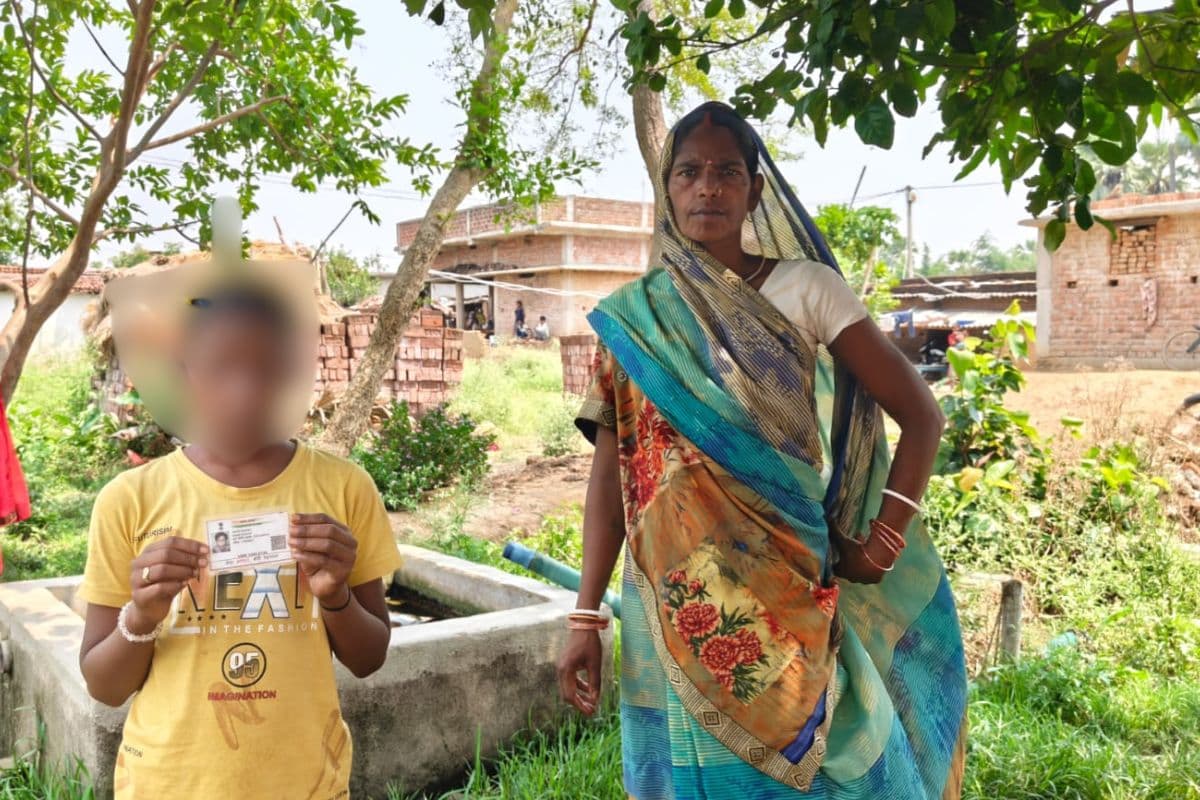 बिहार PDS में बड़ा घोटाला! 15 किमी दूर बैठी बच्ची ने ‘लगाया अंगूठा’, राशन हो गया गायब, सिस्टम पर उठे गंभीर सवाल