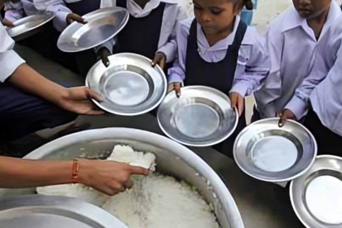 सारण में बच्चों के निवाले पर बड़ा खेल, 800 क्विंटल चावल चोरी, 1100 क्विंटल सड़ा, अब शिक्षा विभाग ने दिया बड़ा आदेश