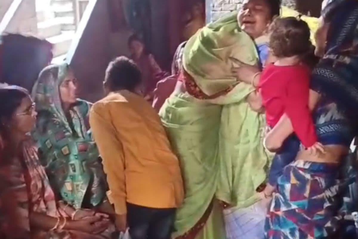 विदेश से सीवान लौटे युवक की संदिग्ध मौत, पेड़ से लटकती मिली लाश, जांच में जुटी पुलिस