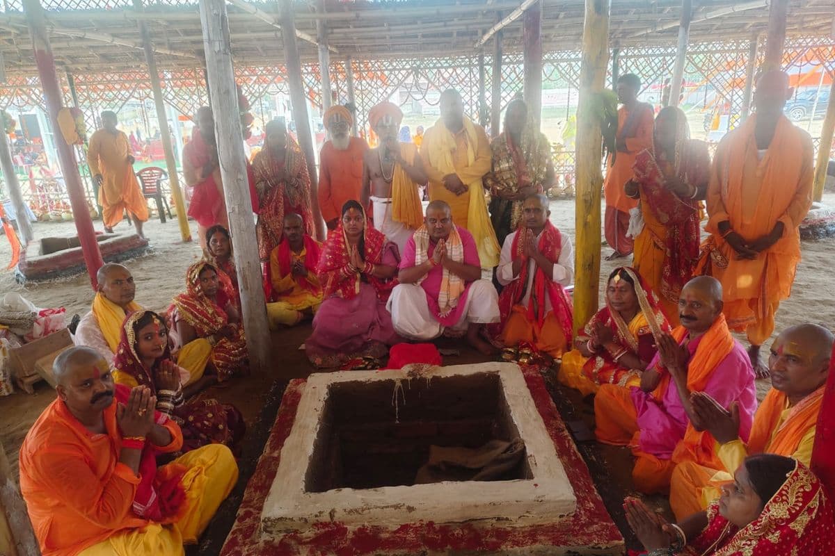 गुरुआ में महारुद्र यज्ञ में उमड़ी श्रद्धालुओं की भारी भीड़, वैदिक मंत्रोच्चार के बीच हुआ मंडप प्रवेश कार्यक्रम