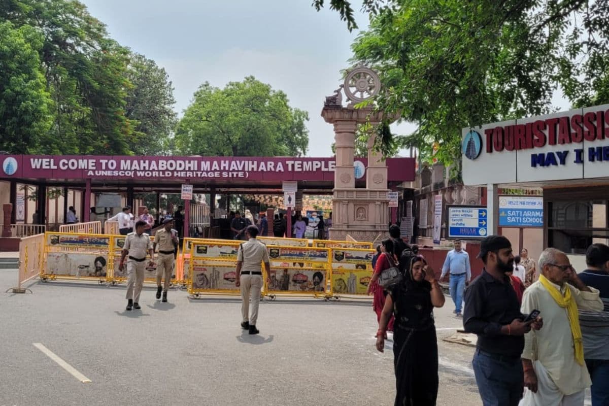 गया एयरपोर्ट पहुंचे म्यांमार के राष्ट्रपति, महाबोधि मंदिर में करेंगे पूजा अर्चना