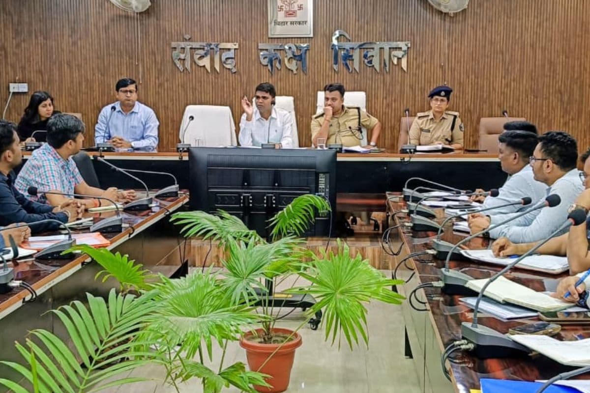 राष्ट्रीय राजमार्गों की सुरक्षा व्यवस्था को लेकर हुई समीक्षा बैठक, सीवान डीएम ने दिया सख्त आदेश