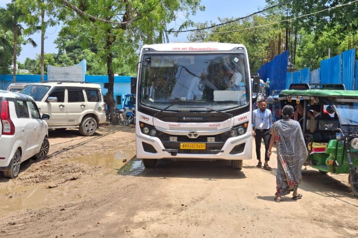 छपरा सदर अस्पताल परिसर में लग रहा भीषण जाम, अव्यवस्थित पार्किंग से हाल-बेहाल, मरीजों की बढ़ी मुश्किल