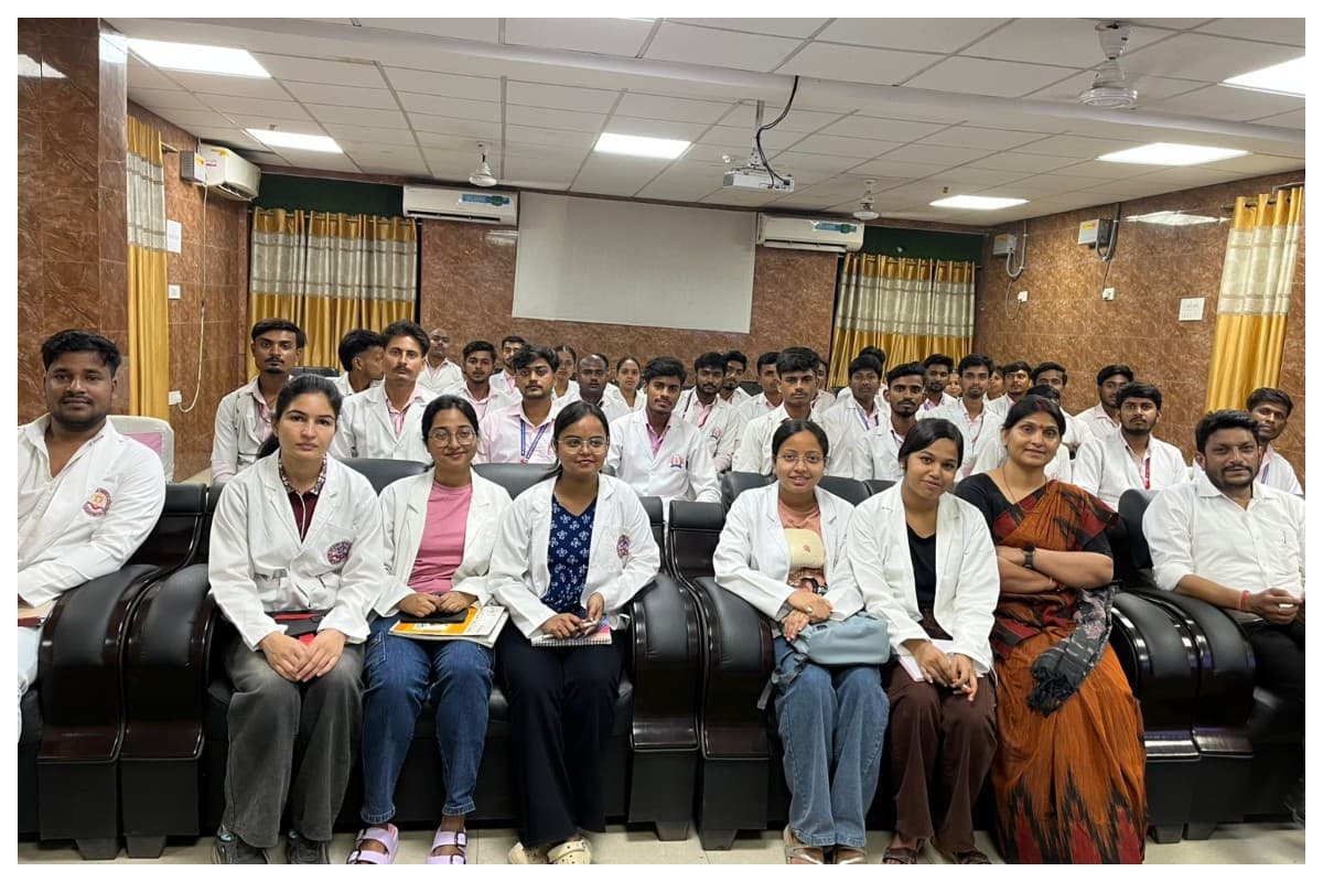 ​Muzaffarpur News: नर्सिंग छात्रों के लिए संक्रमण रोकथाम और बायोमेडिकल वेस्ट पर विशेष प्रशिक्षण शिविर