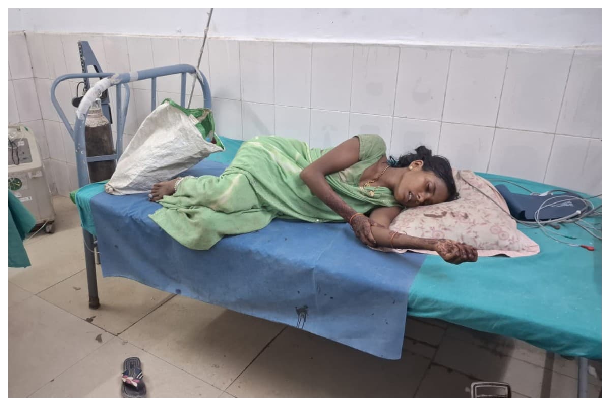 Muzaffarpur News: मोबाइल चोरी के शक में बीमार महिला को बेरहमी से पीटा, बचाने आए पति-भाई को भी नहीं बख्शा