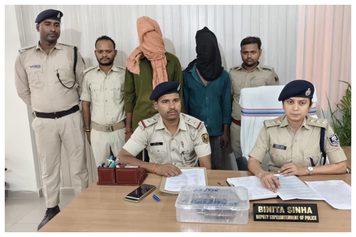 Muzaffarpur News: मुंबई से लौटे मजदूरों को लूटने वाले गिरोह का पर्दाफाश, दो गिरफ्तार, लूट में इस्तमाल बुलेट बाइक जप्त