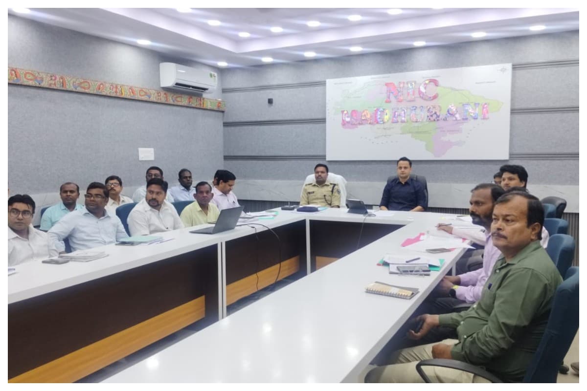 Madhubani news: मधुबनी में डीएम का सख्त निर्देश: सरकारी खजाने पर पहला हक आपदा पीड़ितों का, बाढ़ पूर्व तैयारियों की समीक्षा