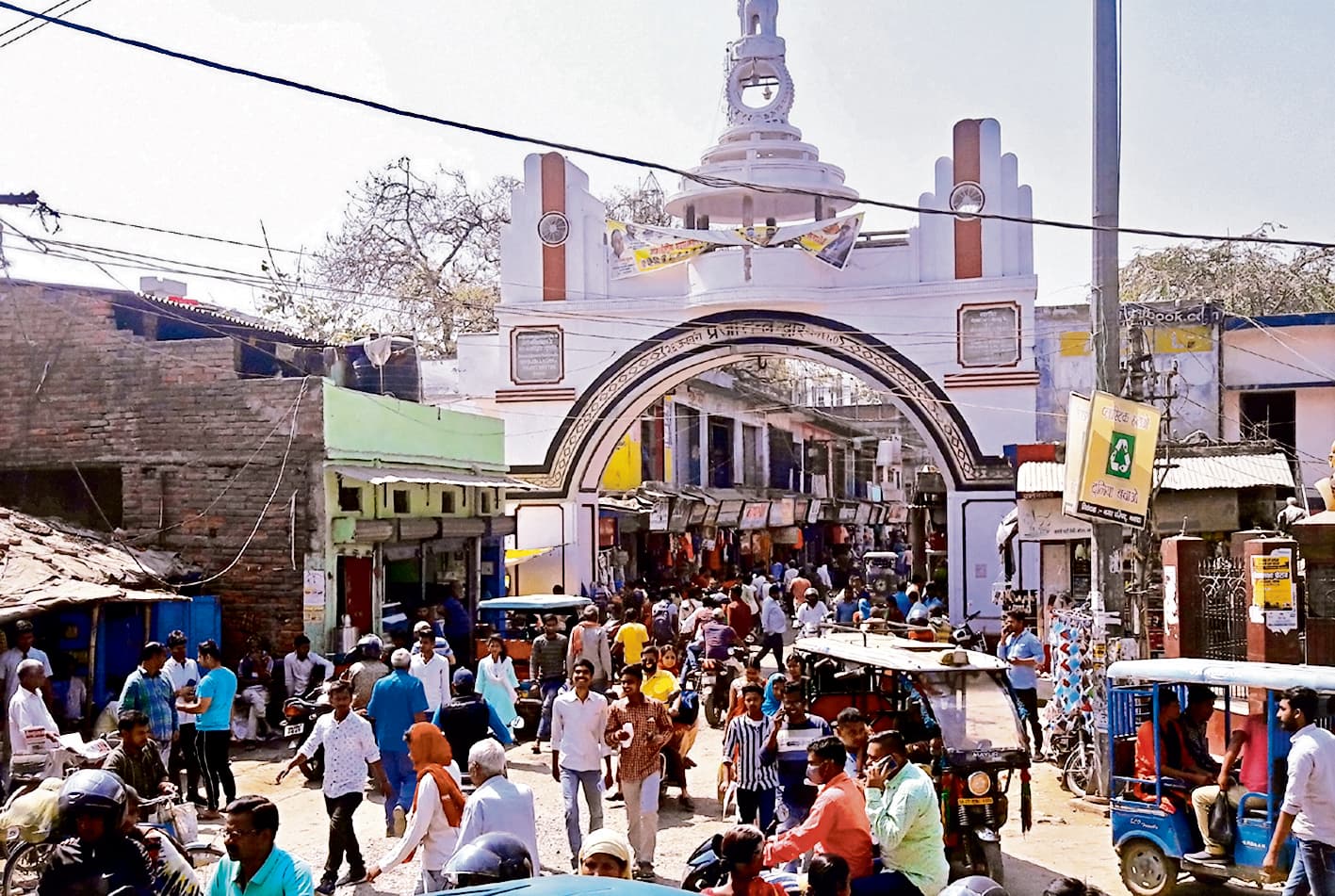 नवादा सिटी डायरी: आज समाहरणालय में डीएम की अहम बैठक, इधर गोवर्धन और संकट मोचन मंदिर में होगी महाआरती