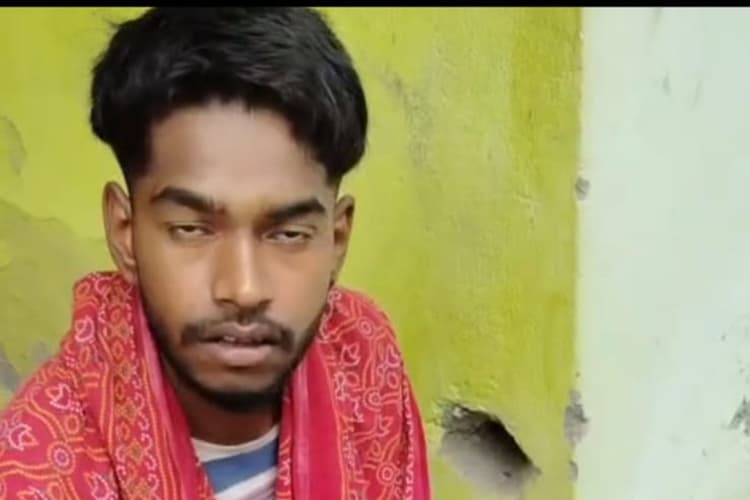 पूर्णिया में वॉकी टॉकी से नकल का बड़ा खुलासा, परीक्षा केंद्र के बाहर से चल रहा था