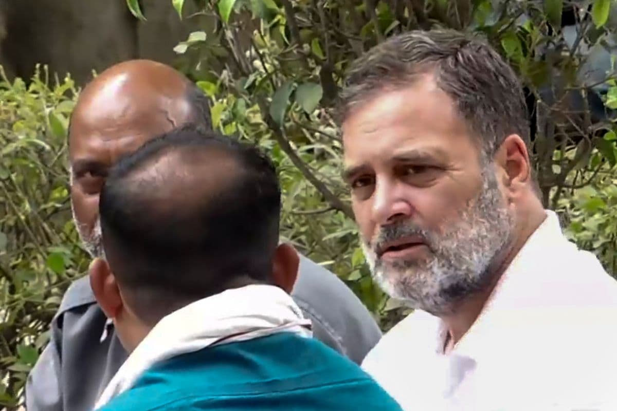 राहुल गांधी ने पहनी ऑटो ड्राइवरों की वर्दी, जमीन पर साथ बैठकर खाना खाना, देखें वीडियो