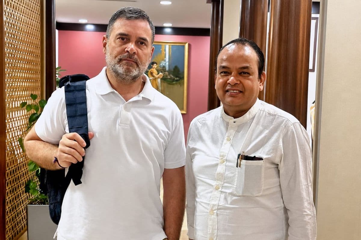 राहुल गांधी से मिले स्वास्थ्य मंत्री डॉ इरफान अंसारी, दिया जामताड़ा आने का न्यौता