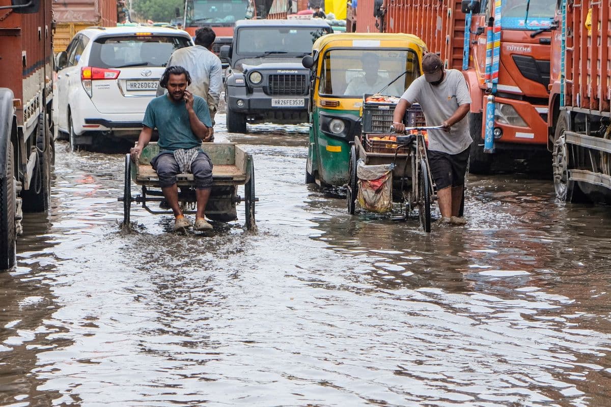 कहीं बारिश और तेज हवा, कहीं पारा 42 डिग्री के पार, इन राज्यों में मौसम की करवट