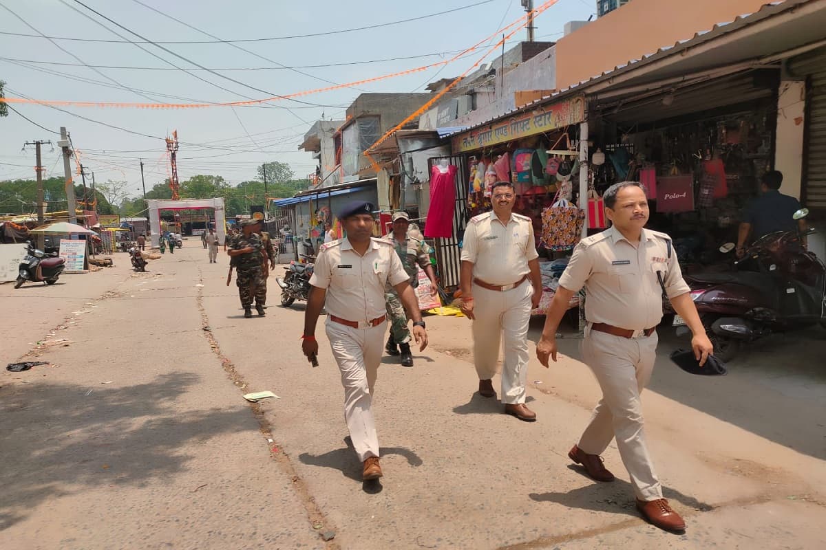 मिशन प्रहरी के तहत पतरातू पुलिस ने निकाला पैदल मार्च