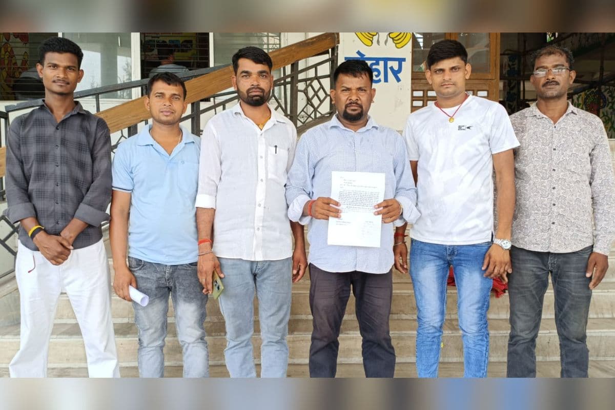 रामगढ़: रजरप्पा छिलका पुल किनारे हटाए गए दुकानदारों ने पुनर्वास की मांग उठाई