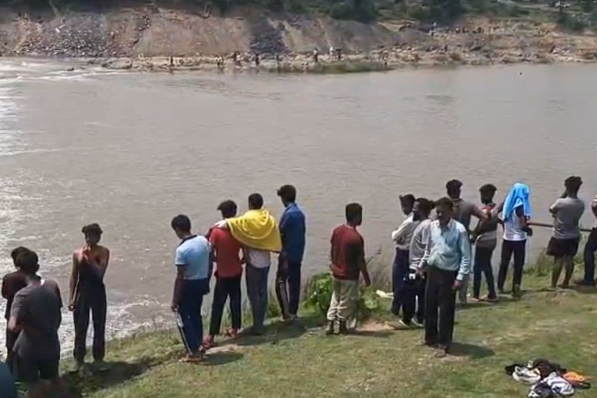 Ramgarh: दामोदर नदी में नहाने के दौरान दो किशोर डूबे, एक की मौत, दूसरे की तलाश जारी