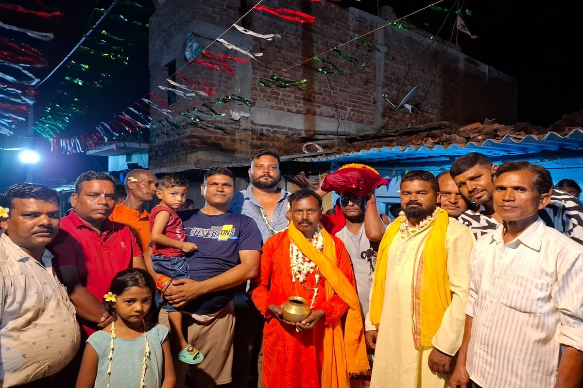 पिठोरिया में मंडा पूजा का शुभारंभ, 14 दिनों तक चलेगा आस्था का महापर्व