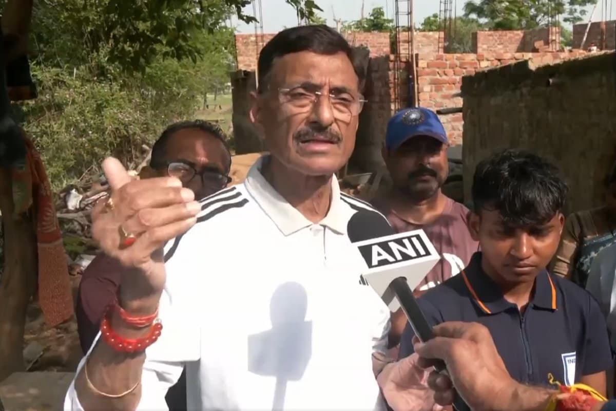 महिला फुटबॉलर दिव्यानी लिंडा के भाई का रिम्स में होगा इलाज, परिवार मिल संजय सेठ ने दिया भरोसा
